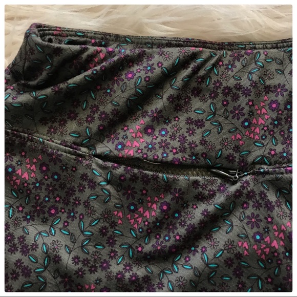 3/$30 REI Gray Floral Print Active Skirt - Picture 2 of 4
